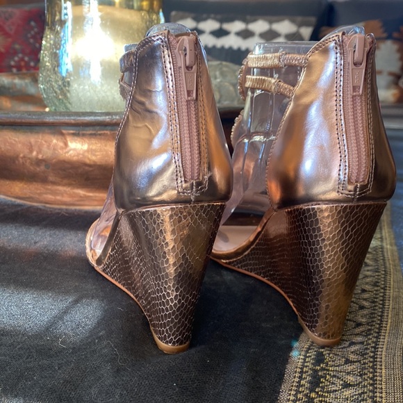 VINCE CAMUTO rose gold heels with class & bling….Gorgeous!! EUC!🌸 - Picture 9 of 14